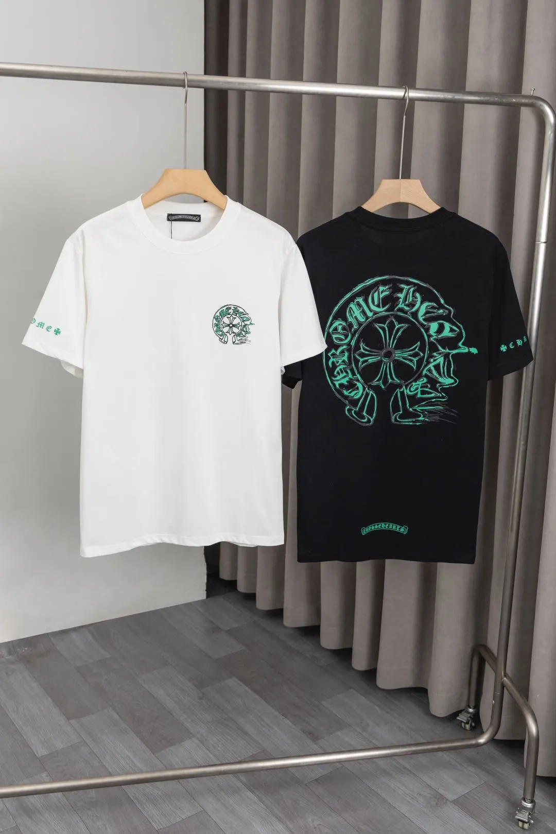 P130 X059 Chrome Hearts 25ss new T-sleeve! Made of 260g double-yarn pure cotton fabric, front and back color pattern printing technology, fashionable and versatile, same style for men and women. Color: black, white, size: M～3XL